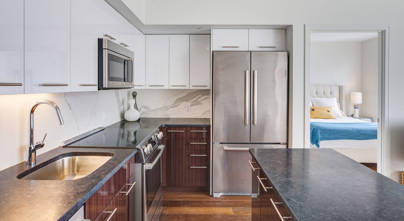 Watermark Seaport Boston luxury apartment - Gourmet Kitchen